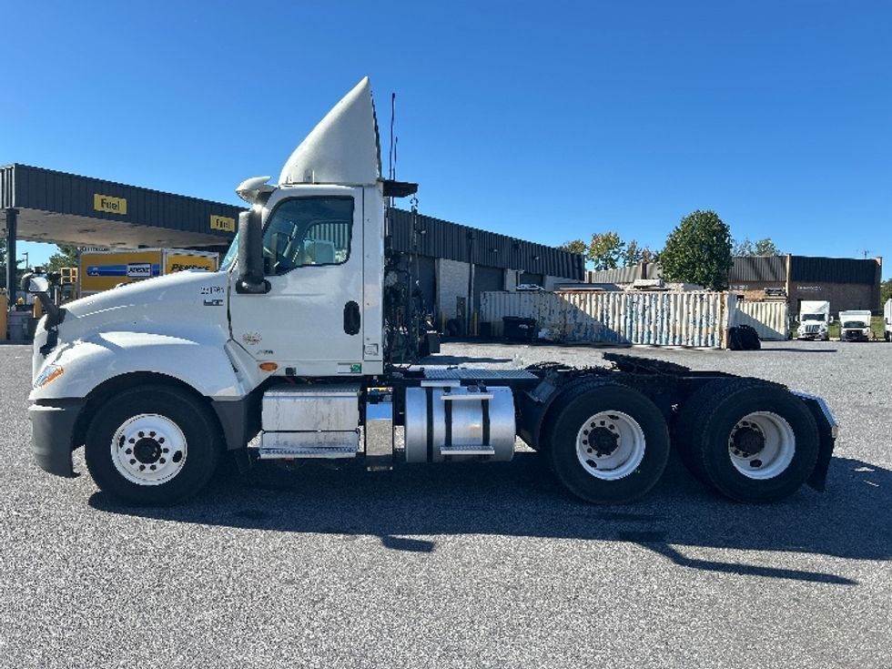 Day Cab Tractor-Heavy Duty Tractors-International-2019-LT625-Essex-MD-138,861\n\t\tmiles-$ 26,500 - Image 4