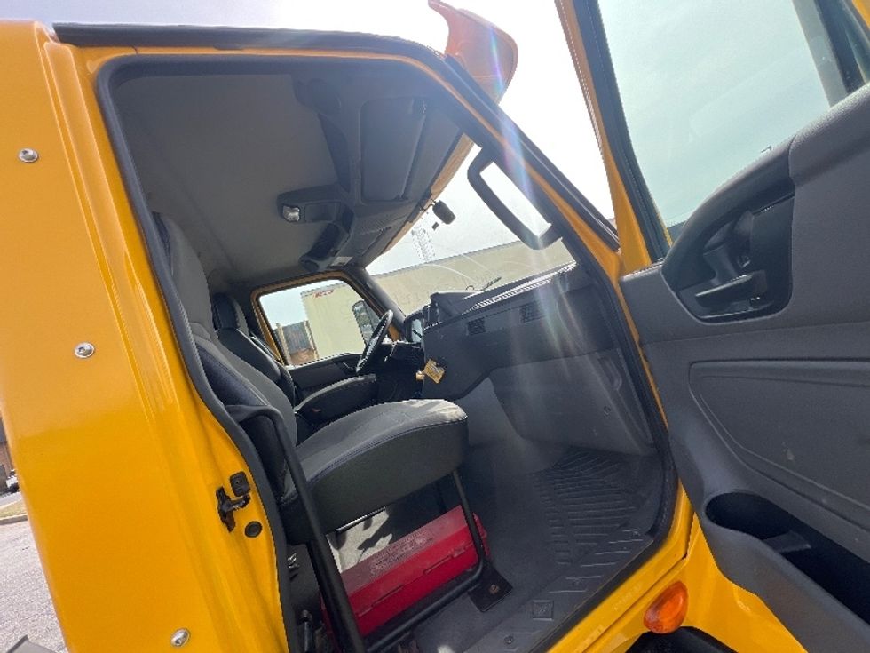 Day Cab Tractor-Heavy Duty Tractors-International-2019-LT625-Essex-MD-357,493\n\t\tmiles-$ 23,000 - Image 12