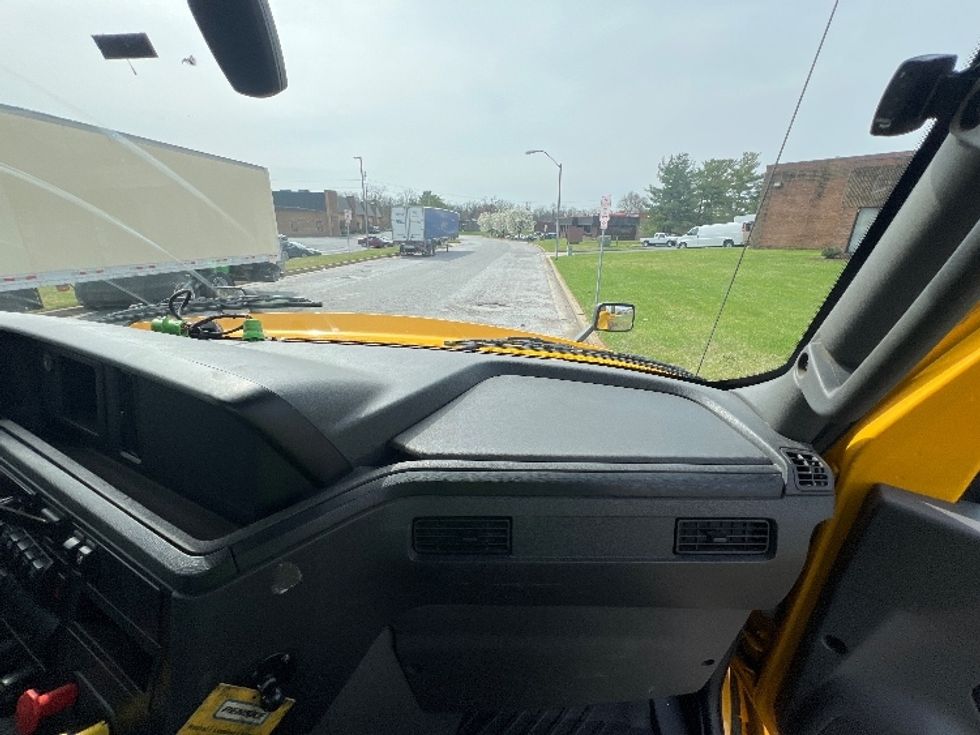 Day Cab Tractor-Heavy Duty Tractors-International-2019-LT625-Essex-MD-357,493\n\t\tmiles-$ 23,000 - Image 13