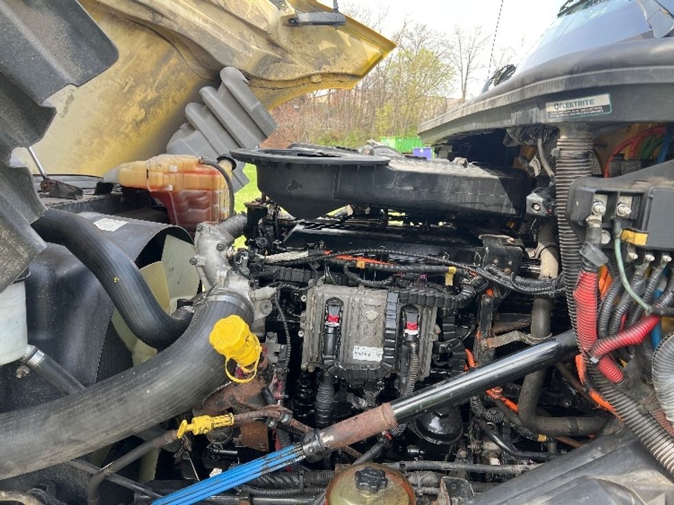 Day Cab Tractor-Heavy Duty Tractors-International-2019-LT625-Essex-MD-357,493\n\t\tmiles-$ 23,000 - Image 16