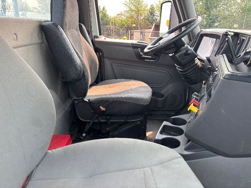 Day Cab Tractor-Heavy Duty Tractors-International-2019-LT625-Everett-WA-405,077\n\t\tmiles-$ 24,000 - Image 14