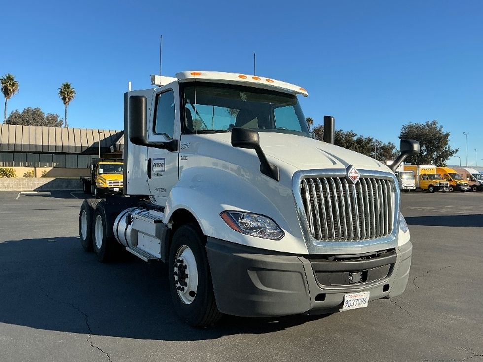 Day Cab Tractor-Heavy Duty Tractors-International-2019-LT625-Fontana-CA-114,750\n\t\tmiles-$ 26,000 - Image 1