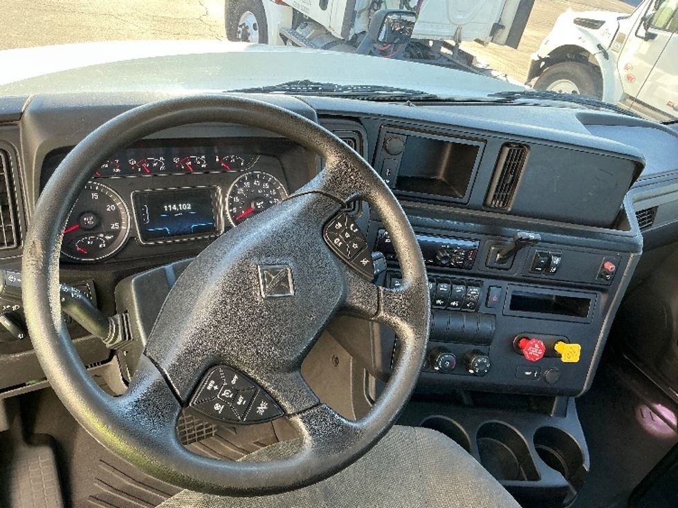 Day Cab Tractor-Heavy Duty Tractors-International-2019-LT625-Fontana-CA-114,750\n\t\tmiles-$ 26,000 - Image 11