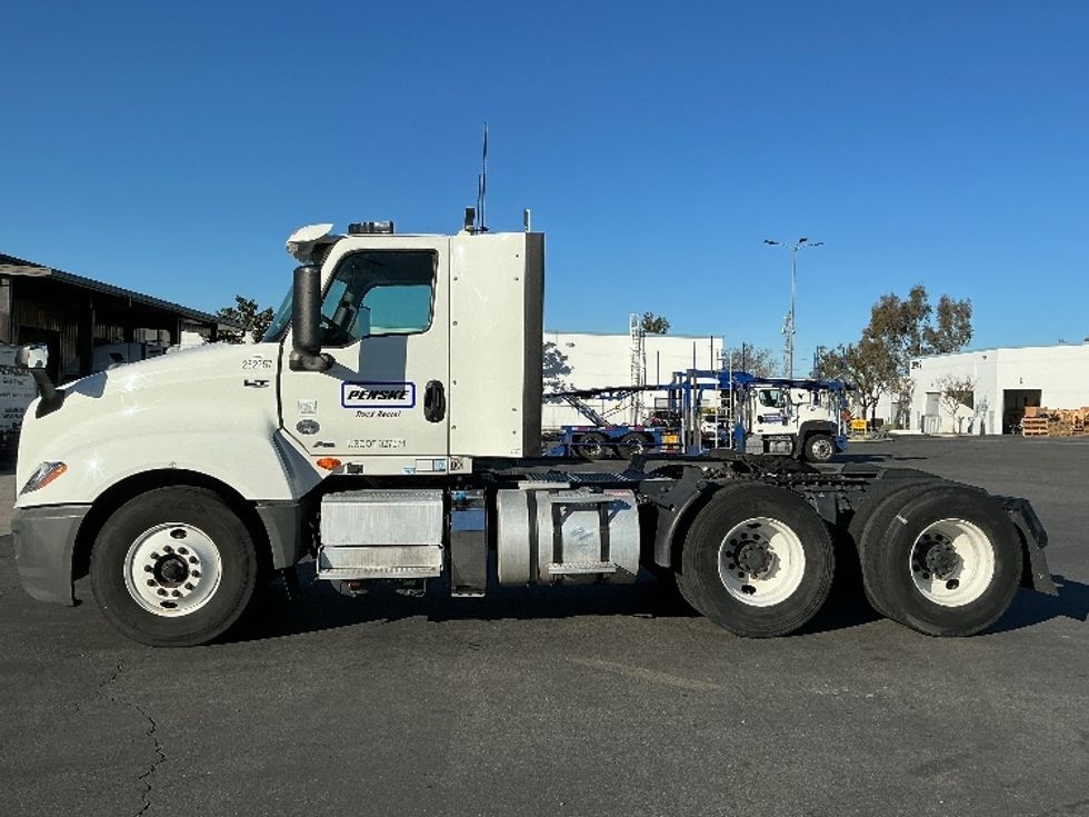 Day Cab Tractor-Heavy Duty Tractors-International-2019-LT625-Fontana-CA-114,750\n\t\tmiles-$ 26,000 - Image 4