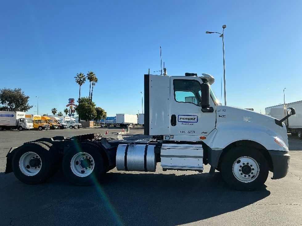 Day Cab Tractor-Heavy Duty Tractors-International-2019-LT625-Fontana-CA-114,750\n\t\tmiles-$ 26,000 - Image 8