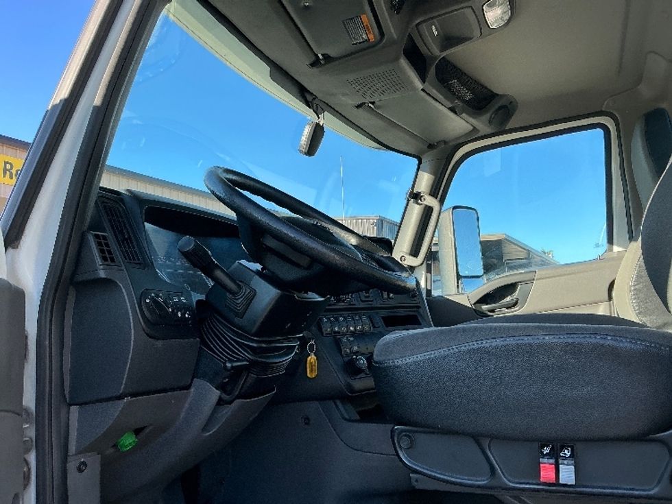 Day Cab Tractor-Heavy Duty Tractors-International-2019-LT625-Fontana-CA-114,750\n\t\tmiles-$ 26,000 - Image 9