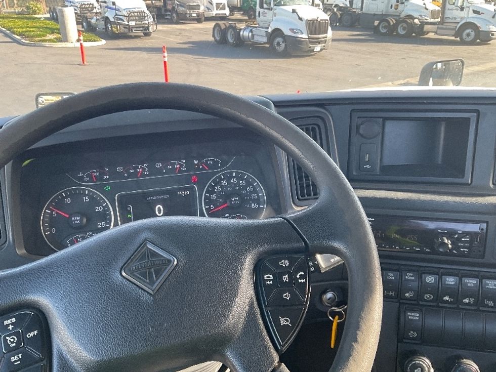 Day Cab Tractor-Heavy Duty Tractors-International-2019-LT625-Fontana-CA-173,830\n\t\tmiles-$ 30,750 - Image 11