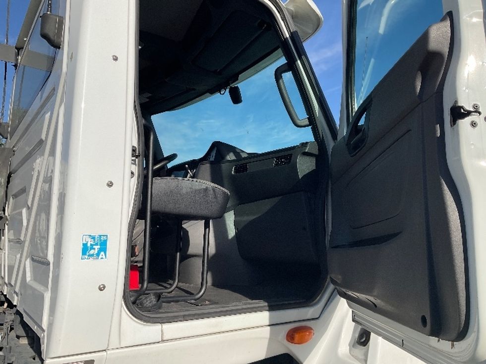 Day Cab Tractor-Heavy Duty Tractors-International-2019-LT625-Fontana-CA-173,830\n\t\tmiles-$ 30,750 - Image 12