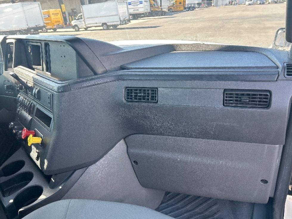 Day Cab Tractor-Heavy Duty Tractors-International-2019-LT625-Fontana-CA-181,454\n\t\tmiles-$ 30,750 - Image 13
