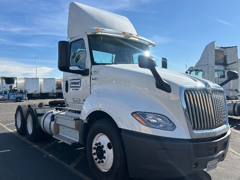 Day Cab Tractor-Heavy Duty Tractors-International-2019-LT625-Fontana-CA-181,468\n\t\tmiles-$ 30,250 - Image 1