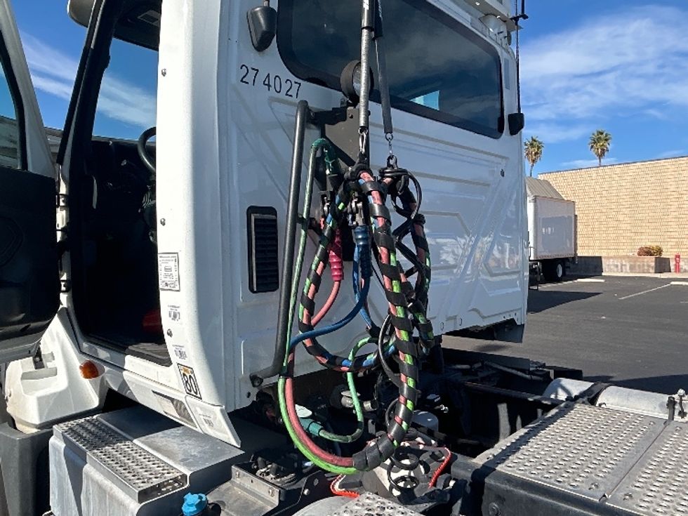 Day Cab Tractor-Heavy Duty Tractors-International-2019-LT625-Fontana-CA-181,468\n\t\tmiles-$ 30,250 - Image 17