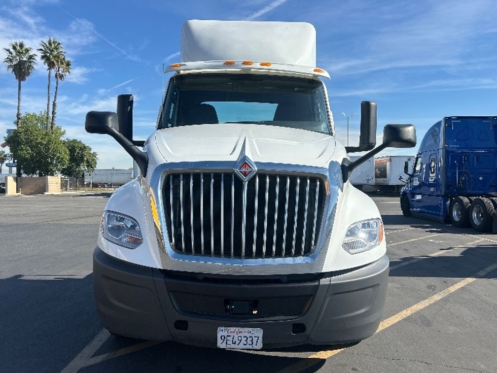 Day Cab Tractor-Heavy Duty Tractors-International-2019-LT625-Fontana-CA-181,468\n\t\tmiles-$ 30,250 - Image 2