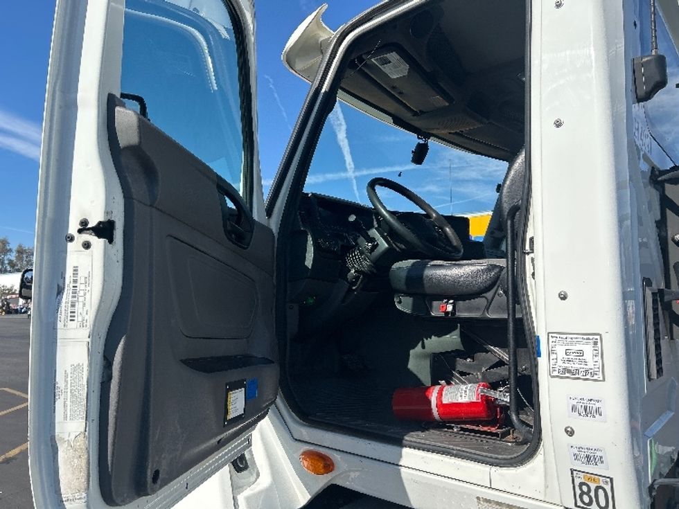 Day Cab Tractor-Heavy Duty Tractors-International-2019-LT625-Fontana-CA-181,468\n\t\tmiles-$ 30,250 - Image 9
