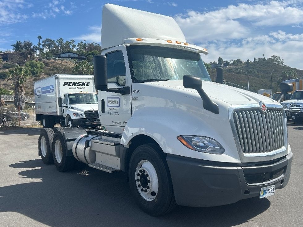 Day Cab Tractor-Heavy Duty Tractors-International-2019-LT625-Fontana-CA-215,520\n\t\tmiles-$ 28,500 - Image 1
