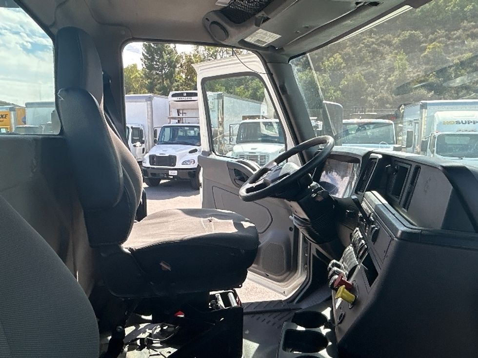 Day Cab Tractor-Heavy Duty Tractors-International-2019-LT625-Fontana-CA-215,520\n\t\tmiles-$ 28,500 - Image 14