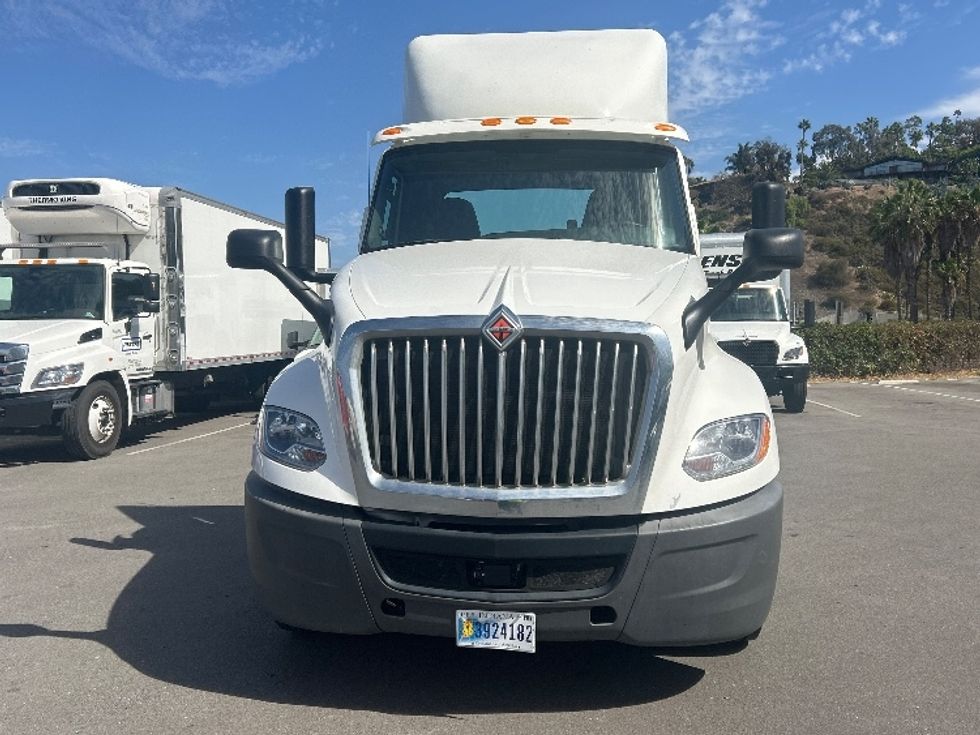 Day Cab Tractor-Heavy Duty Tractors-International-2019-LT625-Fontana-CA-215,520\n\t\tmiles-$ 28,500 - Image 2