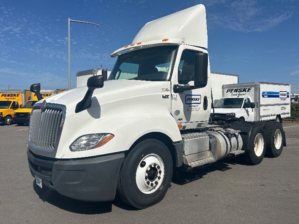 Day Cab Tractor-Heavy Duty Tractors-International-2019-LT625-Fontana-CA-215,520\n\t\tmiles-$ 28,500 - Image 3