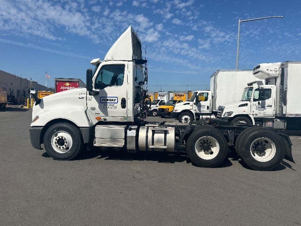 Day Cab Tractor-Heavy Duty Tractors-International-2019-LT625-Fontana-CA-215,520\n\t\tmiles-$ 28,500 - Image 4