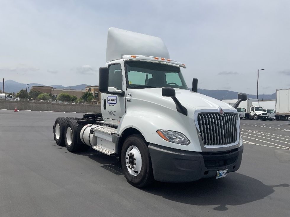 Day Cab Tractor-Heavy Duty Tractors-International-2019-LT625-Fontana-CA-230,481\n\t\tmiles-$ 27,750 - Image 1