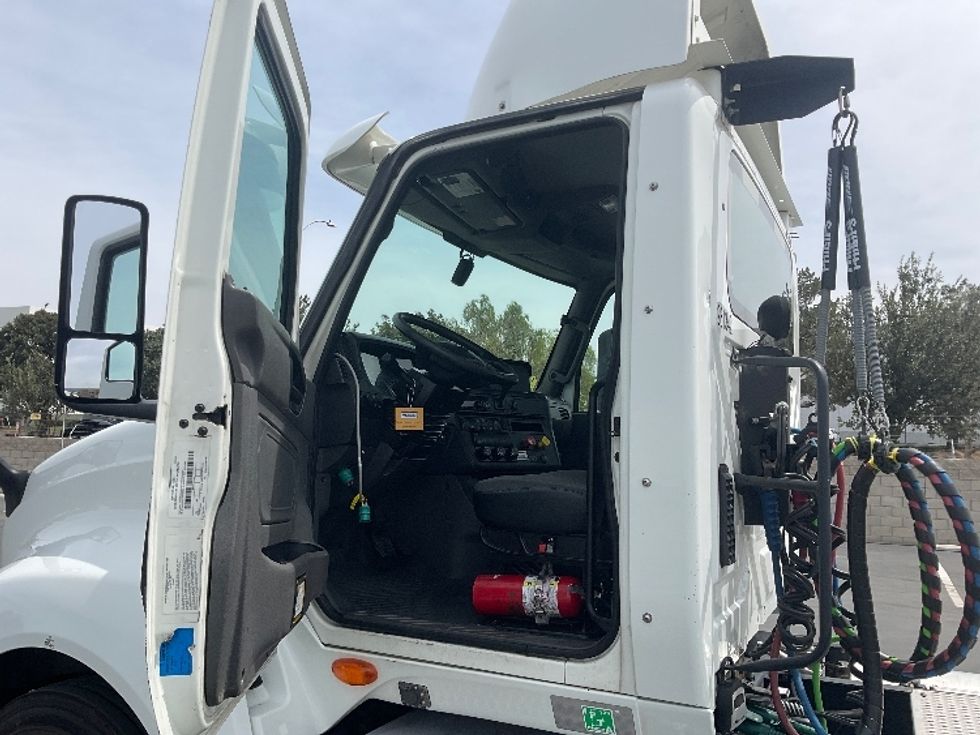 Day Cab Tractor-Heavy Duty Tractors-International-2019-LT625-Fontana-CA-230,481\n\t\tmiles-$ 27,750 - Image 9