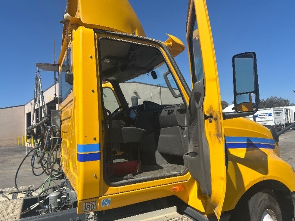 Day Cab Tractor-Heavy Duty Tractors-International-2019-LT625-Fontana-CA-236,482\n\t\tmiles-$ 24,750 - Image 12