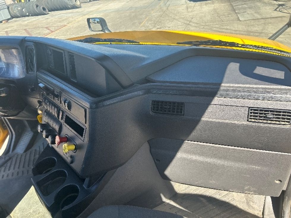 Day Cab Tractor-Heavy Duty Tractors-International-2019-LT625-Fontana-CA-236,482\n\t\tmiles-$ 24,750 - Image 13