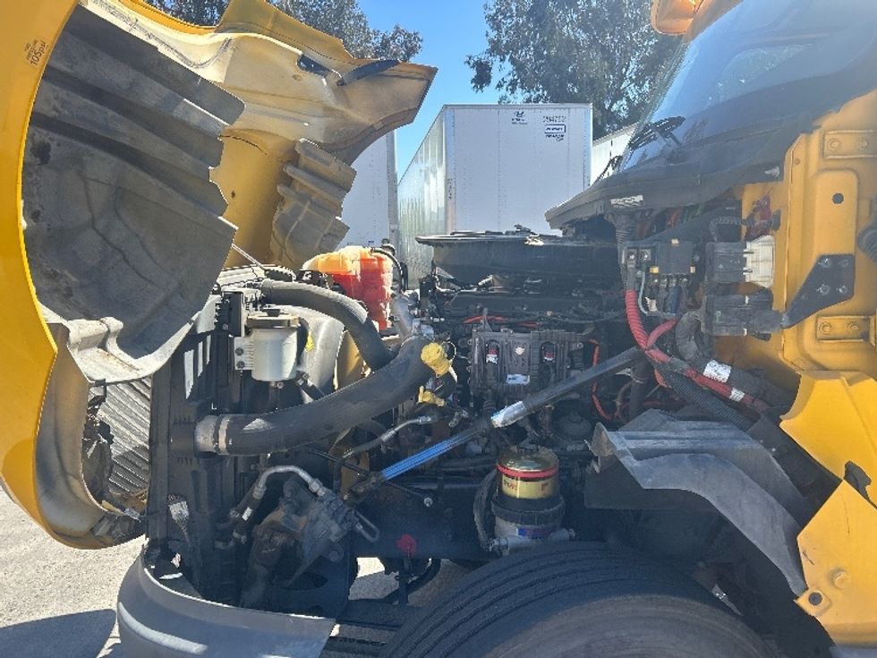 Day Cab Tractor-Heavy Duty Tractors-International-2019-LT625-Fontana-CA-236,482\n\t\tmiles-$ 24,750 - Image 16