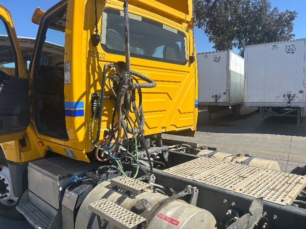 Day Cab Tractor-Heavy Duty Tractors-International-2019-LT625-Fontana-CA-236,482\n\t\tmiles-$ 24,750 - Image 17