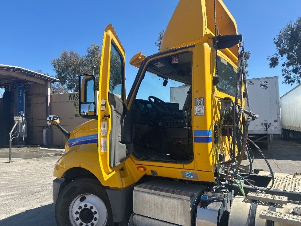 Day Cab Tractor-Heavy Duty Tractors-International-2019-LT625-Fontana-CA-236,482\n\t\tmiles-$ 24,750 - Image 9
