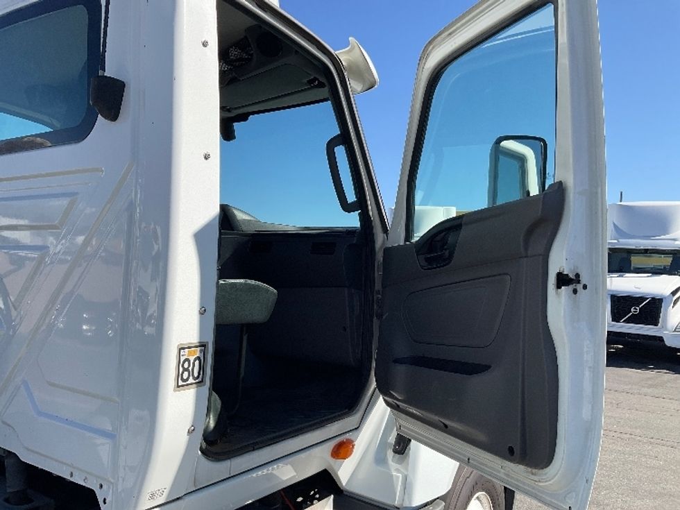 Day Cab Tractor-Heavy Duty Tractors-International-2019-LT625-Fontana-CA-237,458\n\t\tmiles-$ 36,000 - Image 12