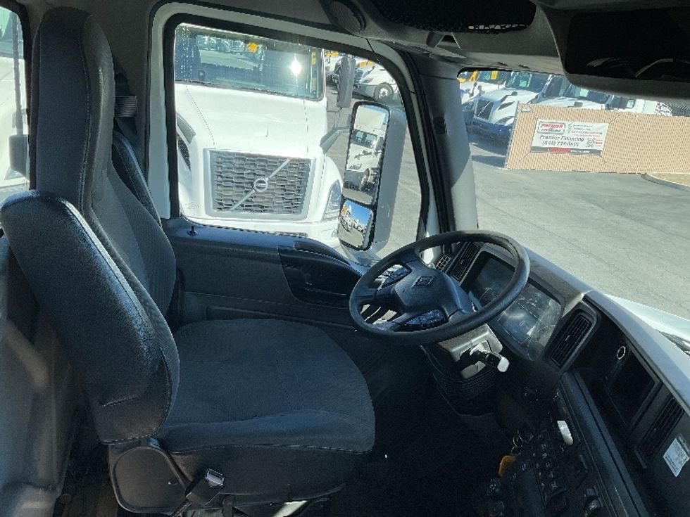 Day Cab Tractor-Heavy Duty Tractors-International-2019-LT625-Fontana-CA-237,458\n\t\tmiles-$ 36,000 - Image 14