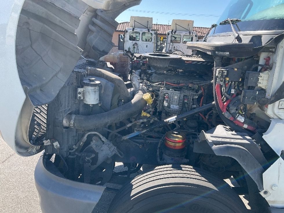 Day Cab Tractor-Heavy Duty Tractors-International-2019-LT625-Fontana-CA-237,458\n\t\tmiles-$ 36,000 - Image 16