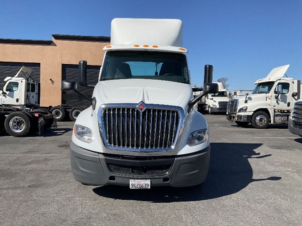 Day Cab Tractor-Heavy Duty Tractors-International-2019-LT625-Fontana-CA-237,458\n\t\tmiles-$ 36,000 - Image 2