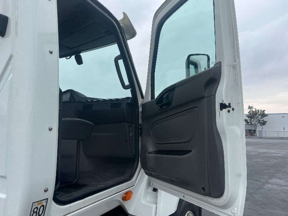 Day Cab Tractor-Heavy Duty Tractors-International-2019-LT625-Fontana-CA-264,357\n\t\tmiles-$ 30,750 - Image 12