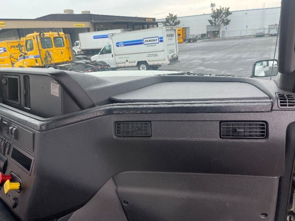 Day Cab Tractor-Heavy Duty Tractors-International-2019-LT625-Fontana-CA-264,357\n\t\tmiles-$ 30,750 - Image 13