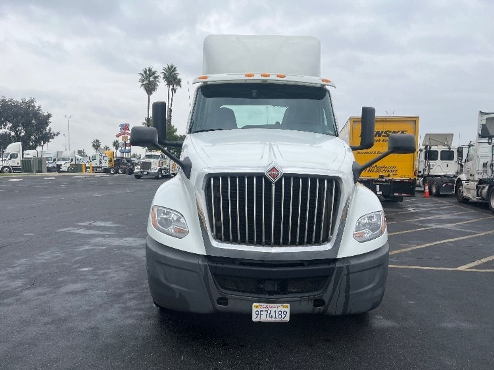 Day Cab Tractor-Heavy Duty Tractors-International-2019-LT625-Fontana-CA-264,357\n\t\tmiles-$ 30,750 - Image 2