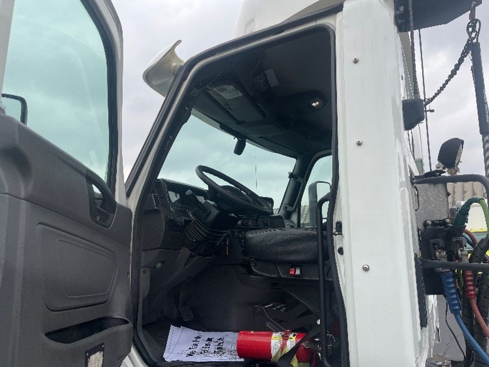 Day Cab Tractor-Heavy Duty Tractors-International-2019-LT625-Fontana-CA-264,357\n\t\tmiles-$ 30,750 - Image 9