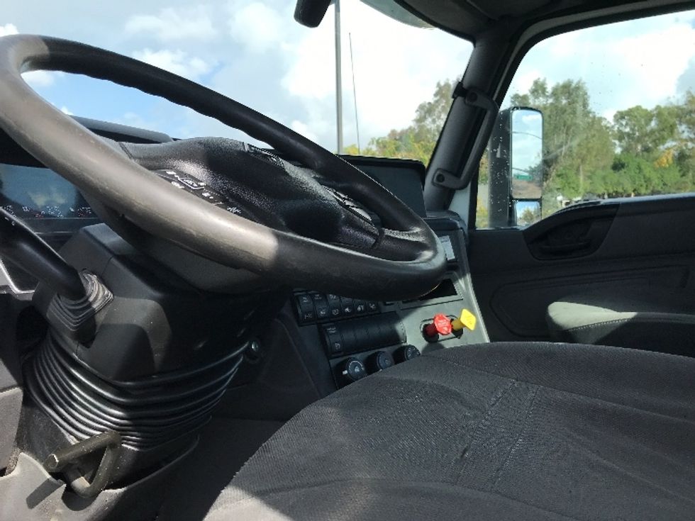 Day Cab Tractor-Heavy Duty Tractors-International-2019-LT625-Fontana-CA-266,752\n\t\tmiles-$ 39,250 - Image 10