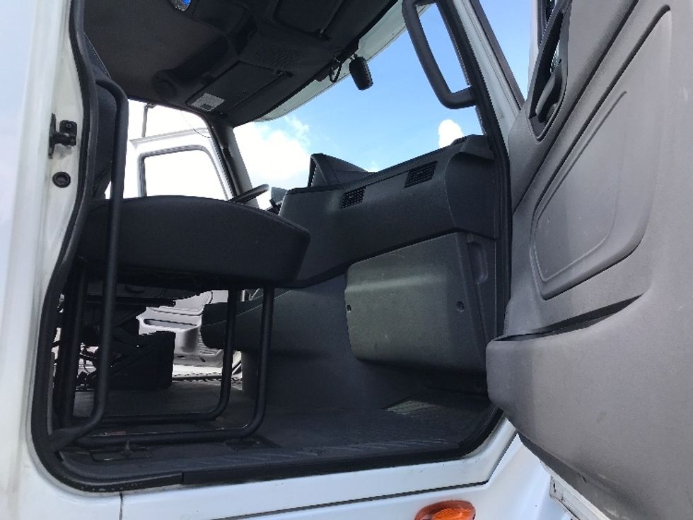 Day Cab Tractor-Heavy Duty Tractors-International-2019-LT625-Fontana-CA-266,752\n\t\tmiles-$ 39,250 - Image 12