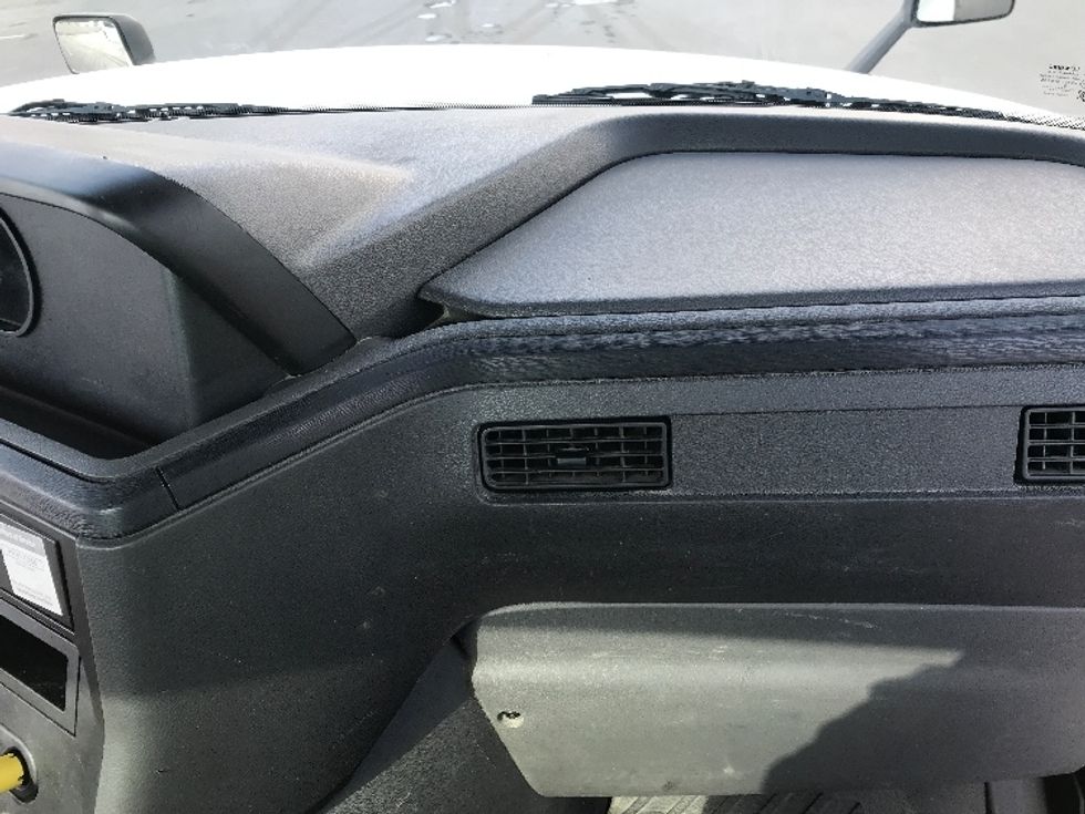 Day Cab Tractor-Heavy Duty Tractors-International-2019-LT625-Fontana-CA-266,752\n\t\tmiles-$ 39,250 - Image 13