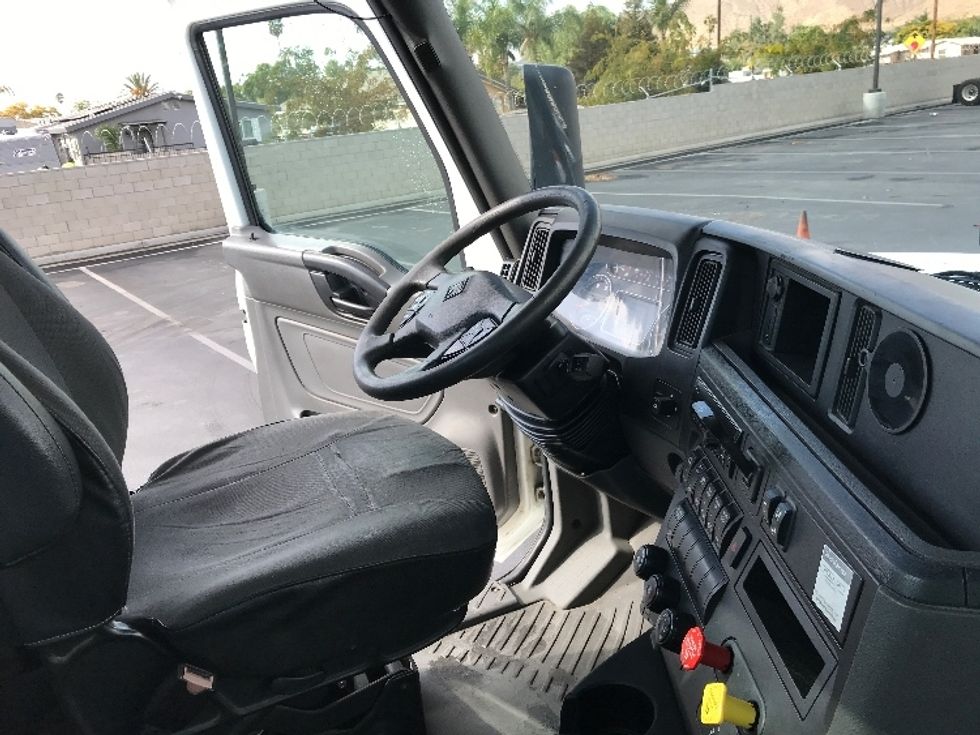 Day Cab Tractor-Heavy Duty Tractors-International-2019-LT625-Fontana-CA-266,752\n\t\tmiles-$ 39,250 - Image 14