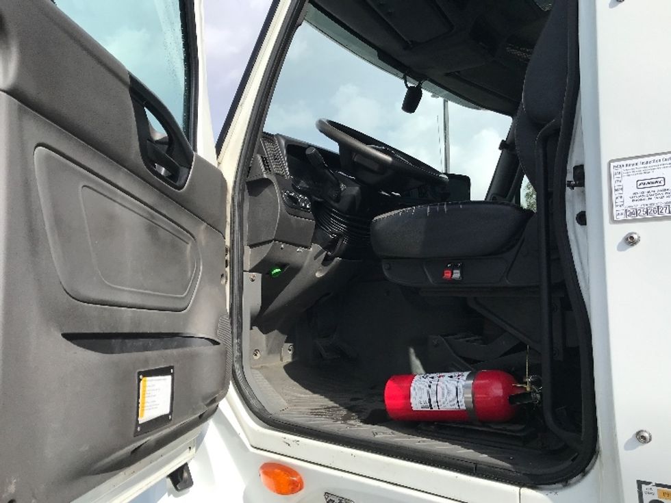 Day Cab Tractor-Heavy Duty Tractors-International-2019-LT625-Fontana-CA-266,752\n\t\tmiles-$ 39,250 - Image 9