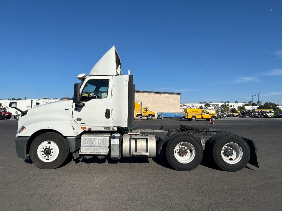 Day Cab Tractor-Heavy Duty Tractors-International-2019-LT625-Fontana-CA-269,592\n\t\tmiles-$ 39,250 - Image 4