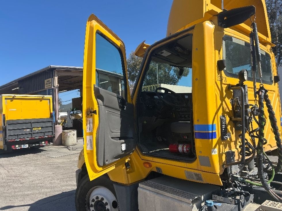 Day Cab Tractor-Heavy Duty Tractors-International-2019-LT625-Fontana-CA-274,433\n\t\tmiles-$ 24,750 - Image 9