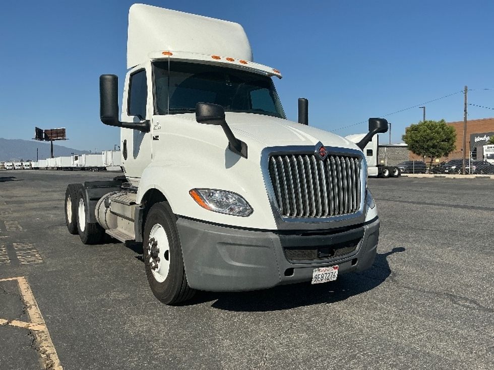 Day Cab Tractor-Heavy Duty Tractors-International-2019-LT625-Fontana-CA-275,747\n\t\tmiles-$ 27,500 - Image 1