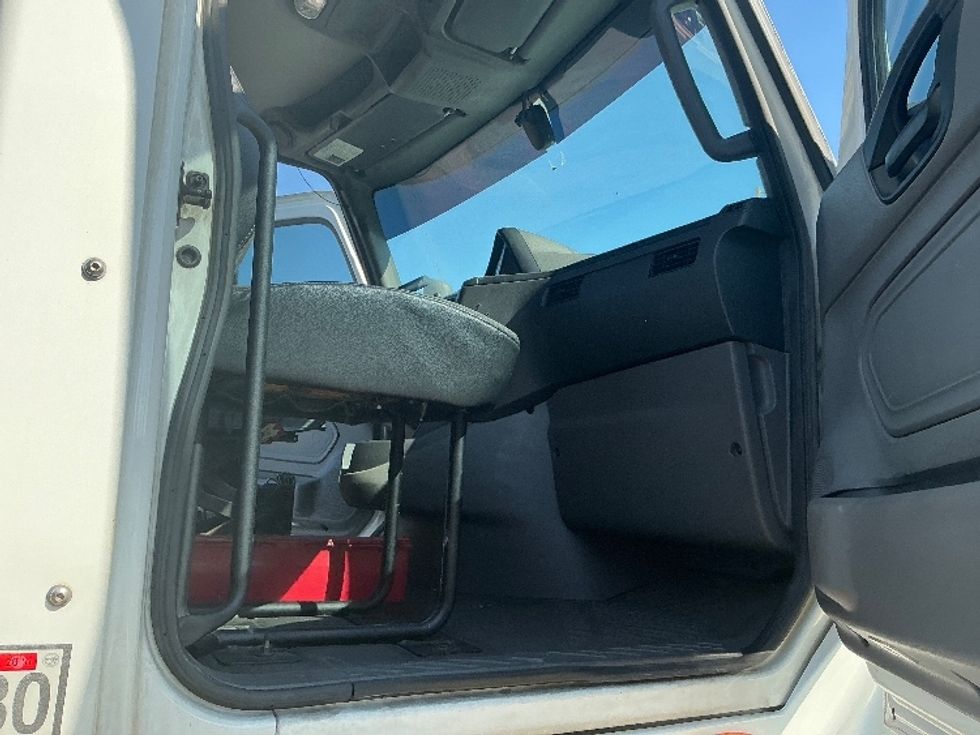 Day Cab Tractor-Heavy Duty Tractors-International-2019-LT625-Fontana-CA-275,747\n\t\tmiles-$ 27,500 - Image 12