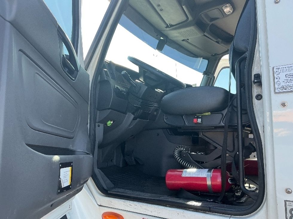 Day Cab Tractor-Heavy Duty Tractors-International-2019-LT625-Fontana-CA-275,747\n\t\tmiles-$ 27,500 - Image 9