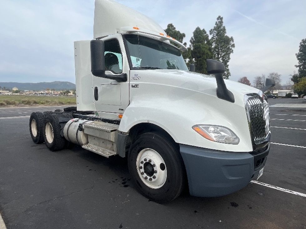 Day Cab Tractor-Heavy Duty Tractors-International-2019-LT625-Fontana-CA-378,691\n\t\tmiles-$ 27,000 - Image 1