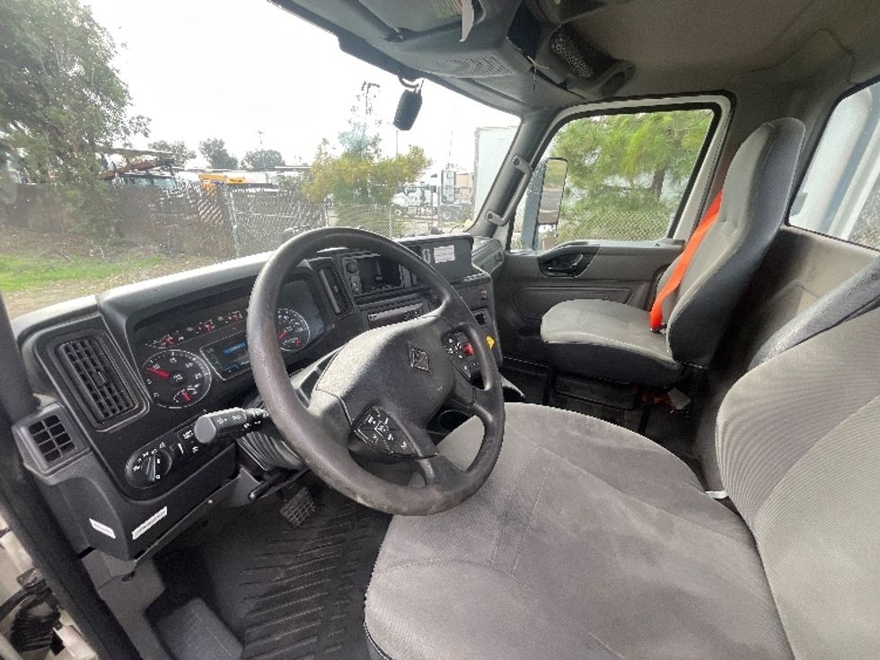 Day Cab Tractor-Heavy Duty Tractors-International-2019-LT625-Fontana-CA-378,691\n\t\tmiles-$ 27,000 - Image 10