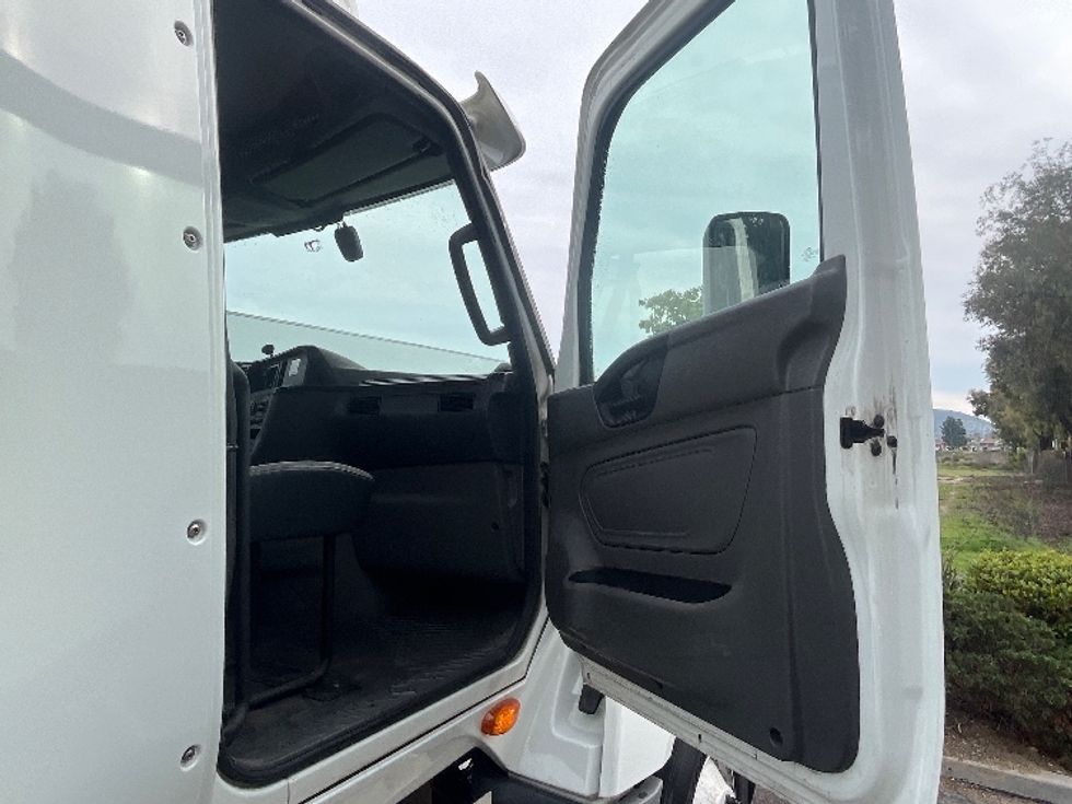 Day Cab Tractor-Heavy Duty Tractors-International-2019-LT625-Fontana-CA-378,691\n\t\tmiles-$ 27,000 - Image 12